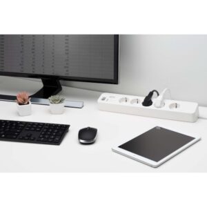 APC Essential SurgeArrest 5 منافذ مع شاحن 5V، 2.4A 2 USB USB 230V ألمانيا - الصورة 4