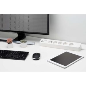 APC Essential SurgeArrest 5 منافذ مع شاحن 5V، 2.4A 2 USB USB 230V ألمانيا - الصورة 3